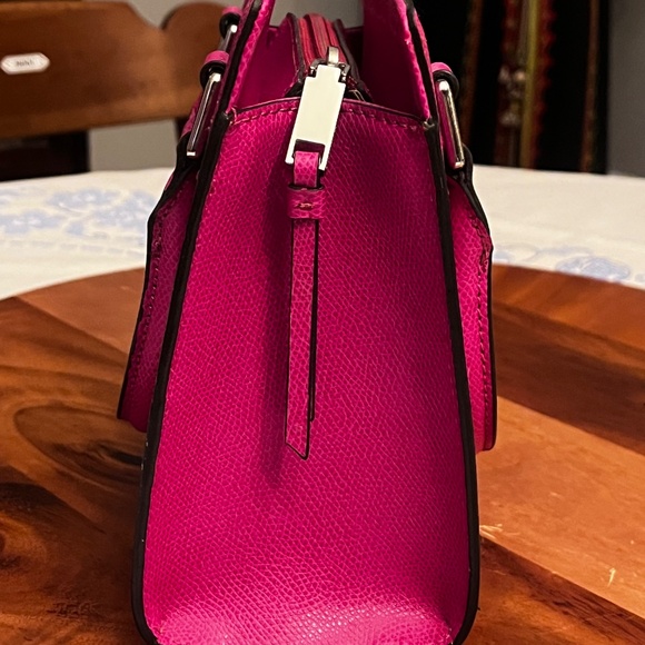 Calvin Klein Fuchsia Hand/Cross Body Purse / BRAND NEW - Picture 5 of 16